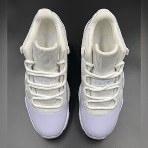Wmns Air Jordan 11 Retro Low 'Pure Violet'
